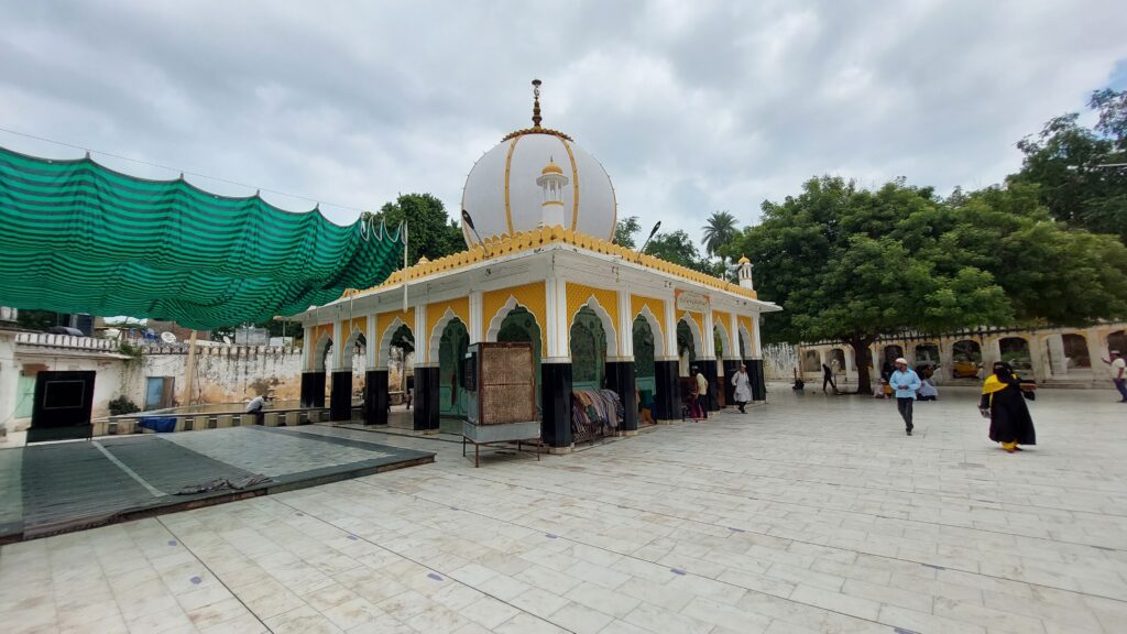 Hazrat Maulana Ziauddin Chishti (R.A) Ki Dargah Sharif Char Darwaja jaipur